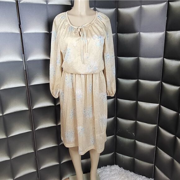 Lori ann dress    - Picture 2 of 5